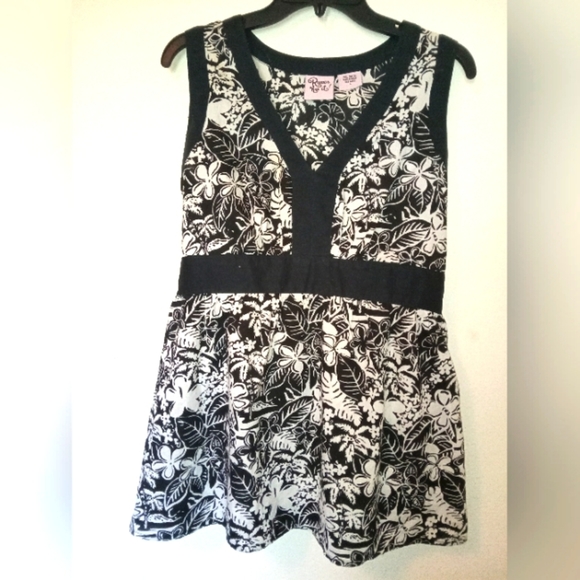 Rumor Has It!-Black and White Shirt-Sleeveless - Picture 1 of 3